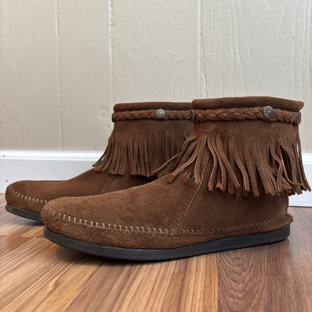Minnetonka Moccasins 293 High Top Fringe Boot in Dusty Brown Suede